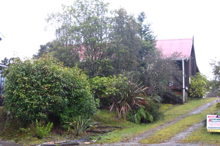 Photo of property in 17 Ivy Terrace, Moana, 7872