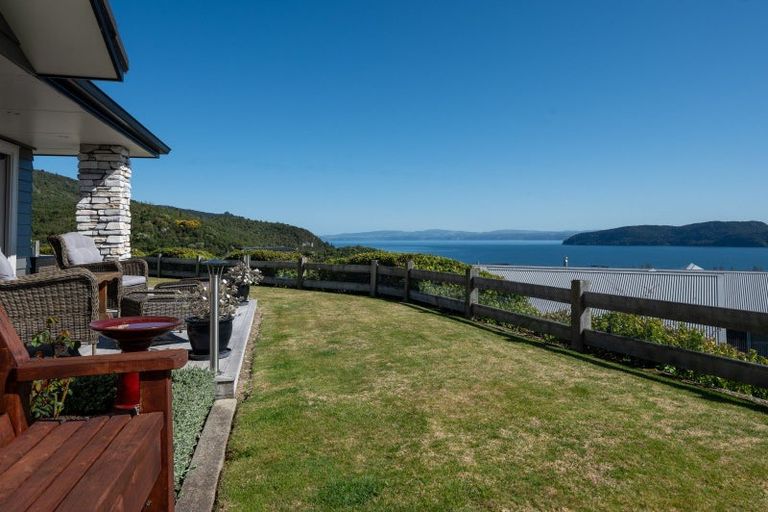 Photo of property in 18 Peregrine Place, Kinloch, Taupo, 3377