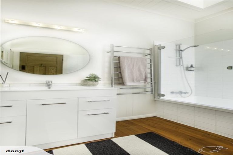 Photo of property in 26 Aramoana Avenue, Devonport, Auckland, 0624