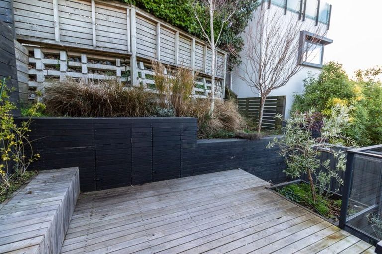 Photo of property in 5b Salmont Place, Kelburn, Wellington, 6012