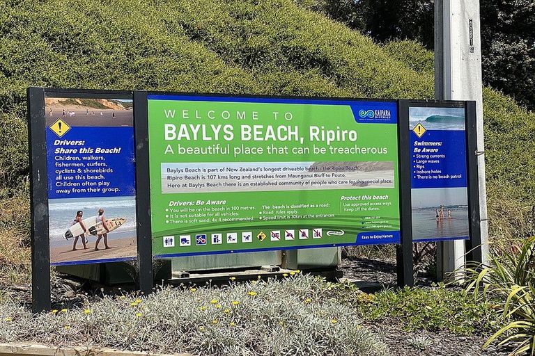 Photo of property in 4 Sea View Road, Baylys Beach, Dargaville, 0377