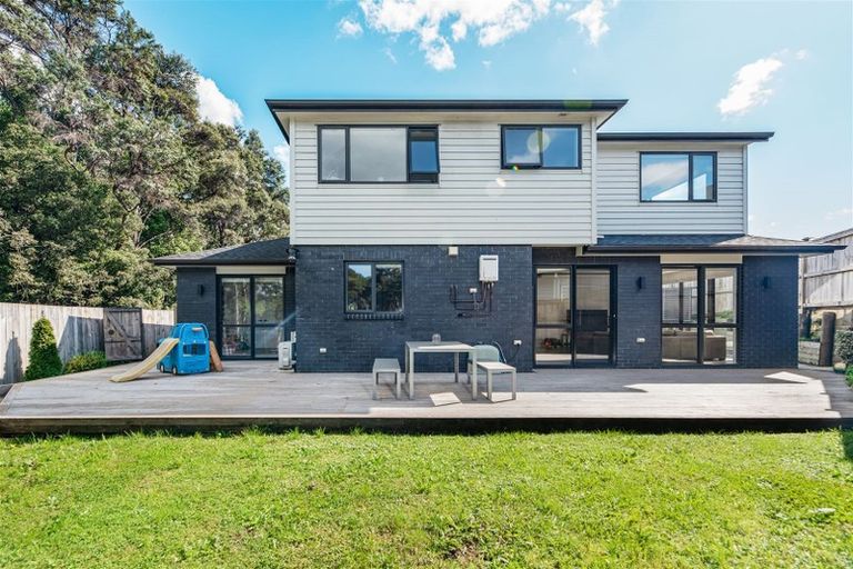 Photo of property in 122 San Valentino Drive, Henderson, Auckland, 0612