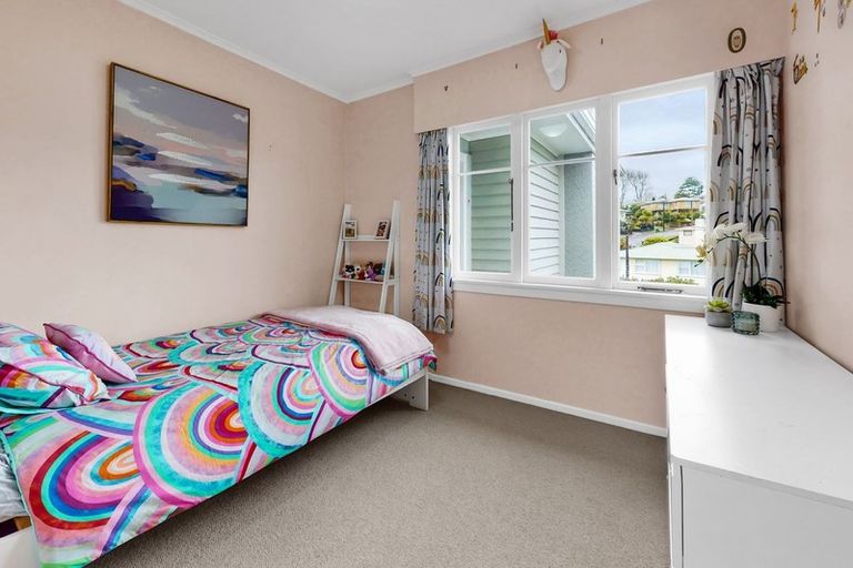Photo of property in 16 Kenmore Street, Westown, New Plymouth, 4310