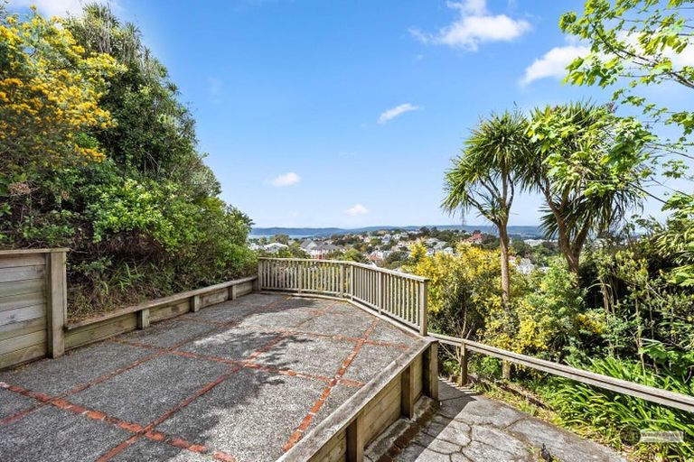 Photo of property in 1 Fairview Crescent, Kelburn, Wellington, 6012