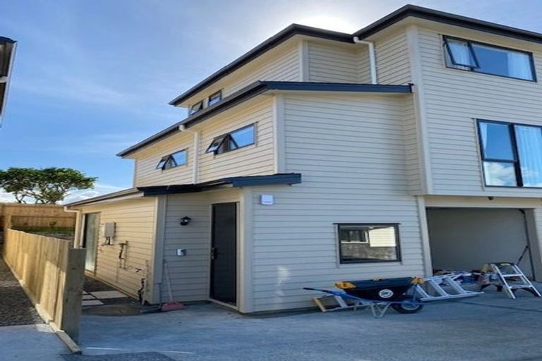 Photo of property in 66c Chivalry Road, Glenfield, Auckland, 0629