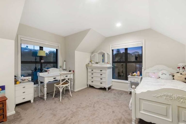 Photo of property in 1 Hugh Drive, Pinehill, Auckland, 0632