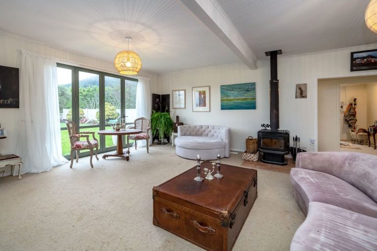 Photo of property in 52 Cross Creek Road, Western Lake, Featherston, 5773