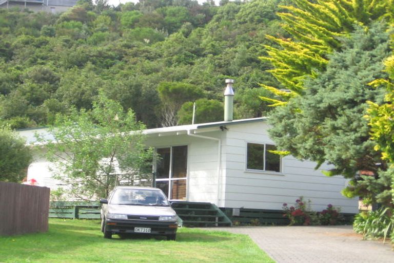 Photo of property in 12 Fiona Grove, Karori, Wellington, 6012