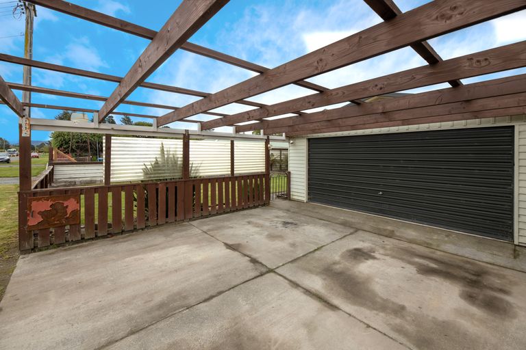 Photo of property in 23 Cross Street, Coalgate, 7673