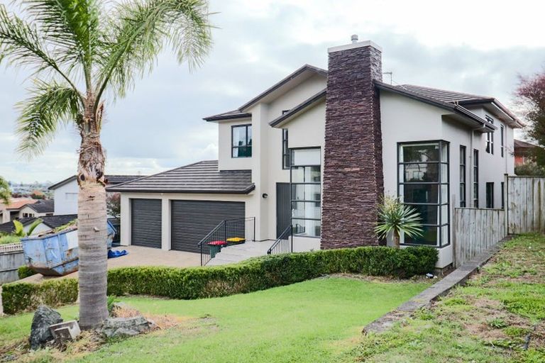Photo of property in 16 Kinmont Rise, East Tamaki Heights, Auckland, 2016