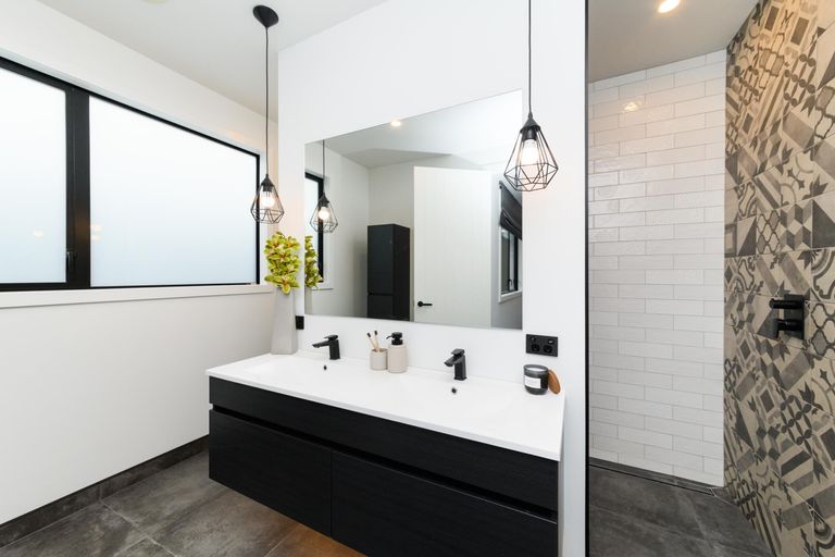 Photo of property in 2 Waimarama Court, Roslyn, Palmerston North, 4414