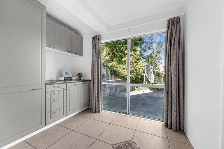 Photo of property in 20 Finn Place, Totara Vale, Auckland, 0629