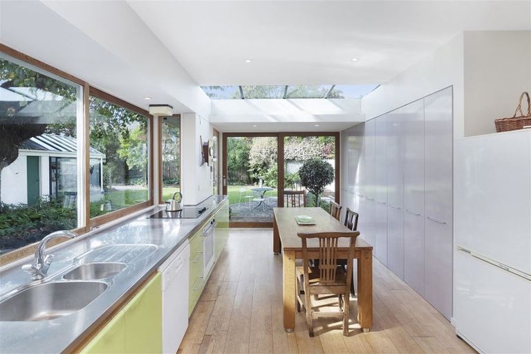 Photo of property in 8 Waiwetu Street, Fendalton, Christchurch, 8052