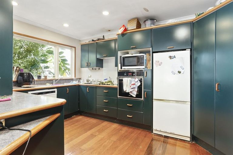 Photo of property in 37 Hobsonville Road, West Harbour, Auckland, 0618