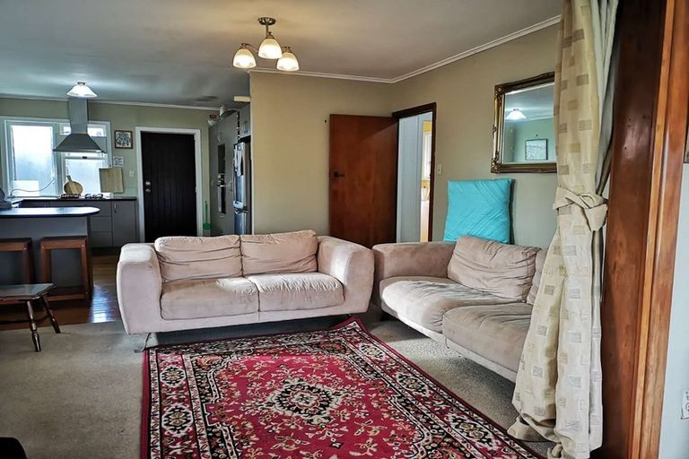 Photo of property in 2/134 Forrest Road, Milford, Auckland, 0620