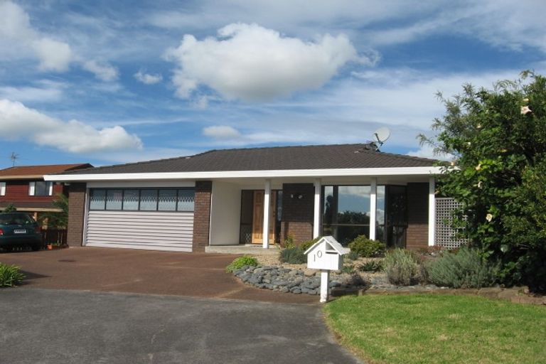 Photo of property in 10 Pitlochry Place, Highland Park, Auckland, 2010