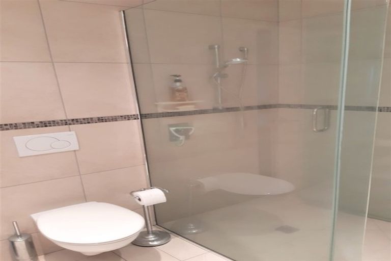 Photo of property in 11/72d Devonport Road, Tauranga, 3110