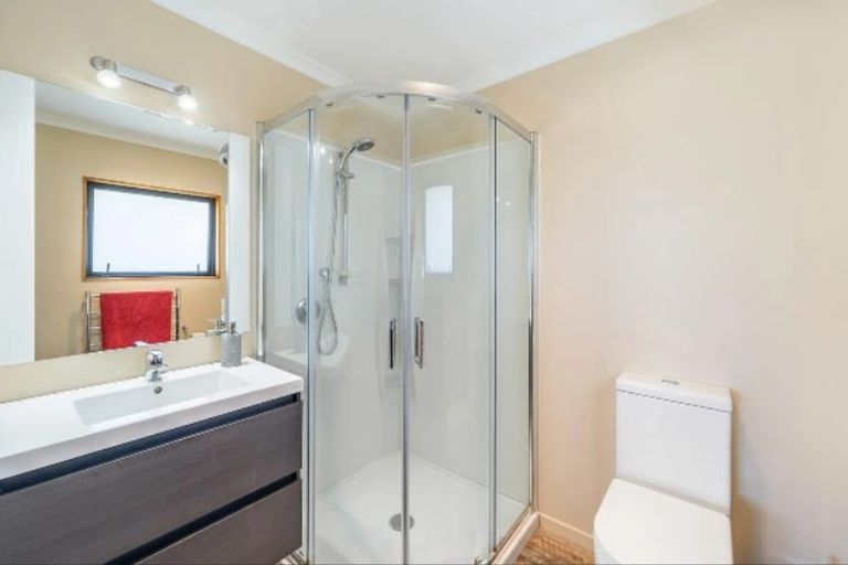 Photo of property in 21 Poto Road, Normandale, Lower Hutt, 5010