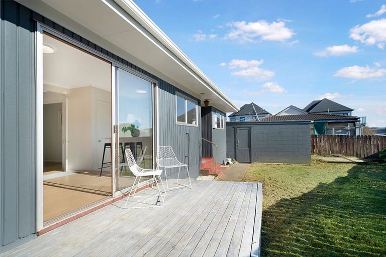 Photo of property in 3/1a Amberley Avenue, Te Atatu South, Auckland, 0610
