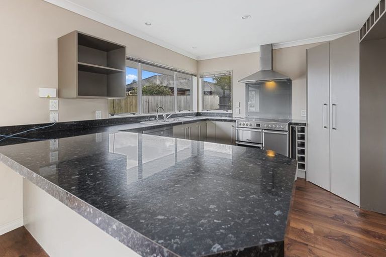 Photo of property in 27 Johnstone Drive, Fitzherbert, Palmerston North, 4410