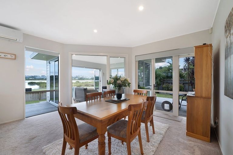 Photo of property in 50 Settlers Grove, Orewa, 0931