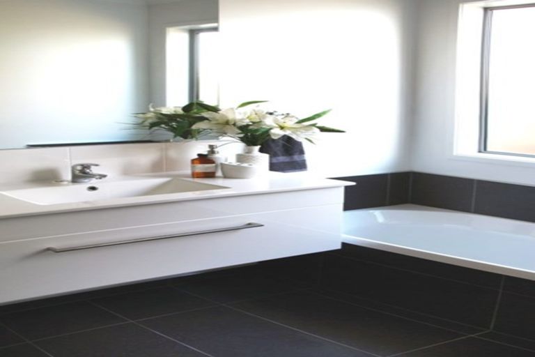 Photo of property in 18 Bill Miller Drive, Papamoa, 3118