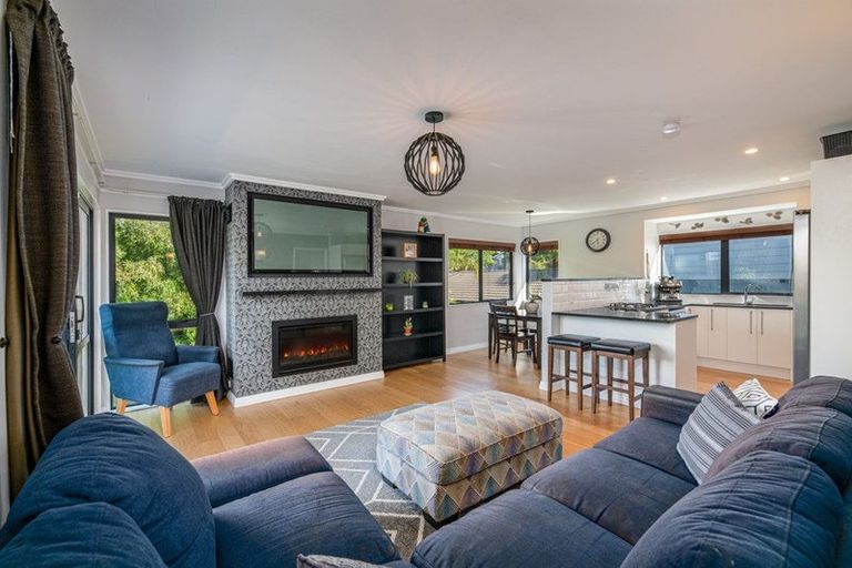 Photo of property in 17 Gallony Avenue, Massey, Auckland, 0614