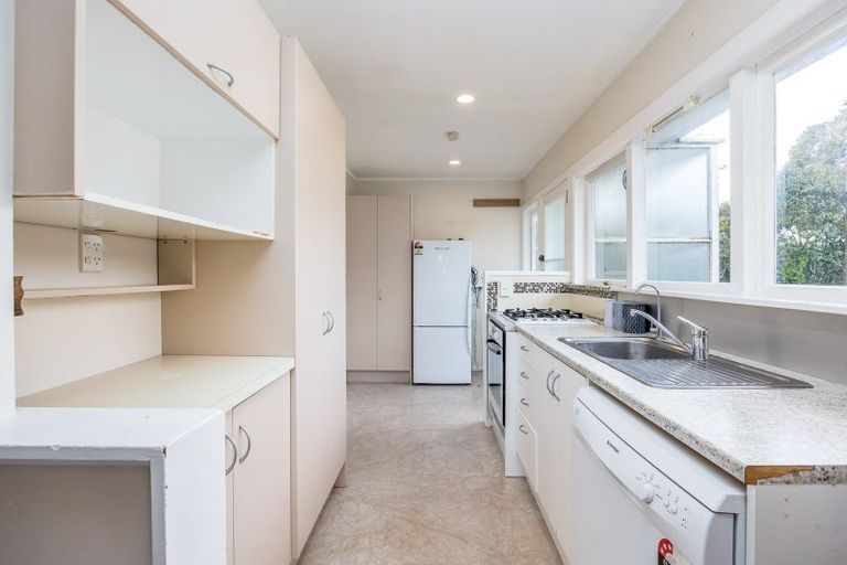 Photo of property in 43 Saffron Street, Birkdale, Auckland, 0626