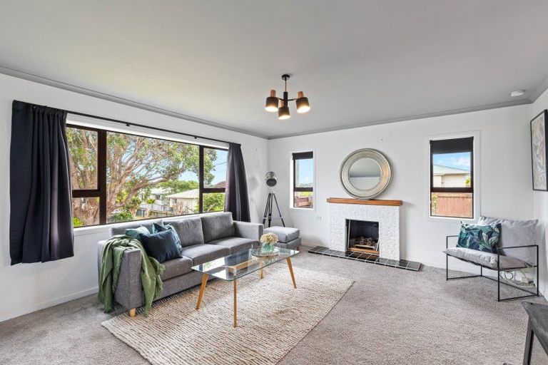 Photo of property in 13 York Crescent, Westown, New Plymouth, 4310