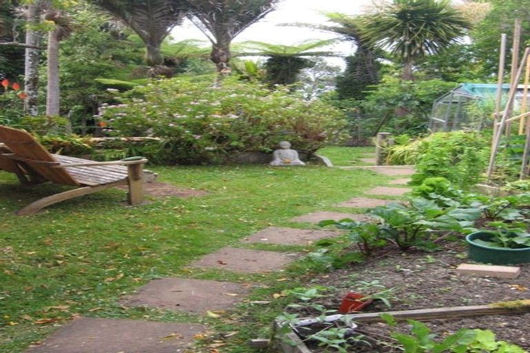 Photo of property in 2 Kauri Point Road, Laingholm, Auckland, 0604