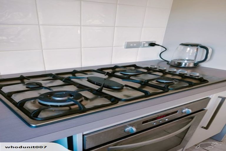 Photo of property in 6 Tararua Close, Aotea, Porirua, 5024