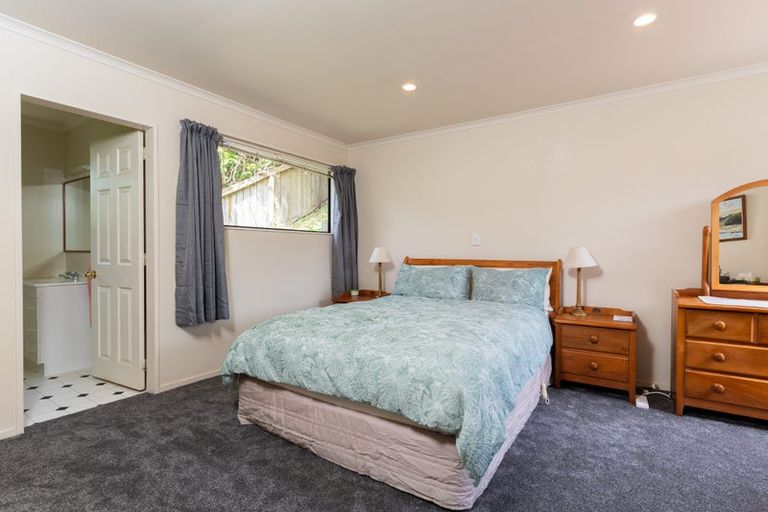 Photo of property in 17 Corsham Grove, Churton Park, Wellington, 6037