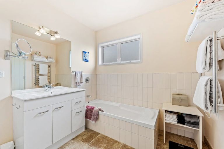 Photo of property in 17 Hawaiian Parade, Arkles Bay, Whangaparaoa, 0932