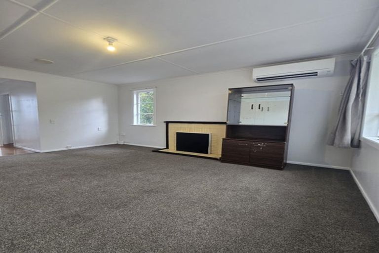 Photo of property in 3 Donovan Avenue, Massey, Auckland, 0614
