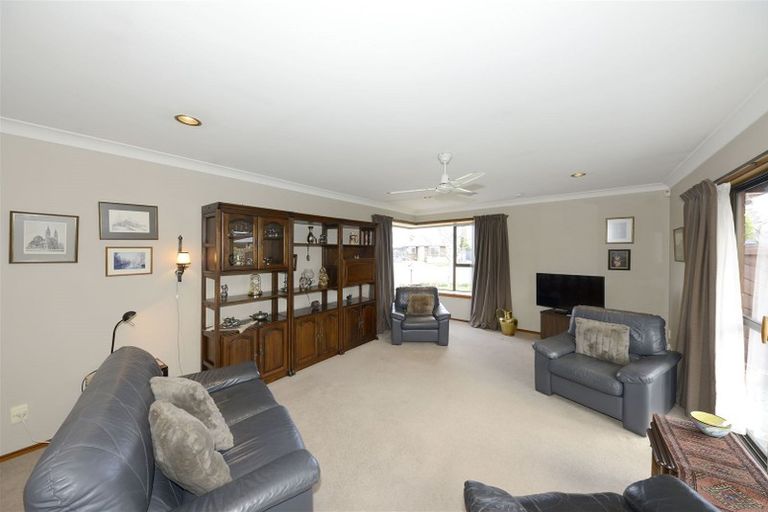 Photo of property in 1/15 Kamahi Place, Bishopdale, Christchurch, 8051