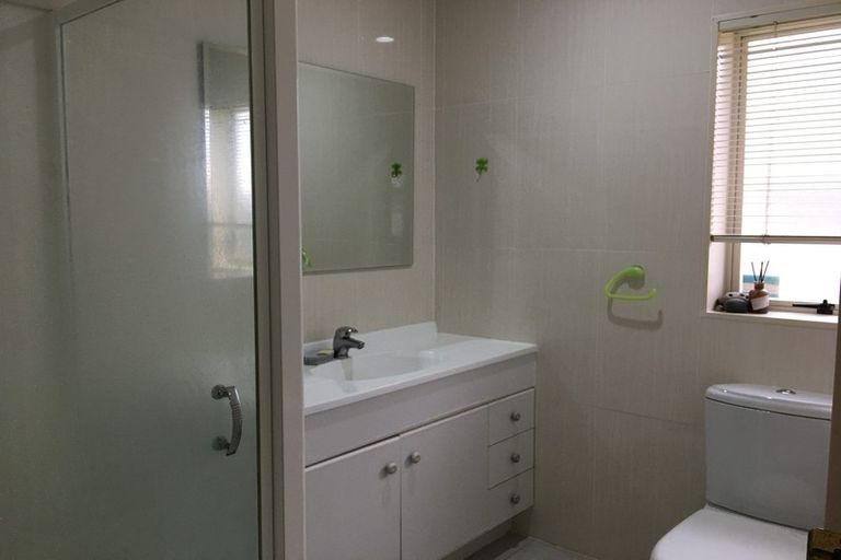 Photo of property in 18 Mercury Lane, Windsor Park, Auckland, 0632