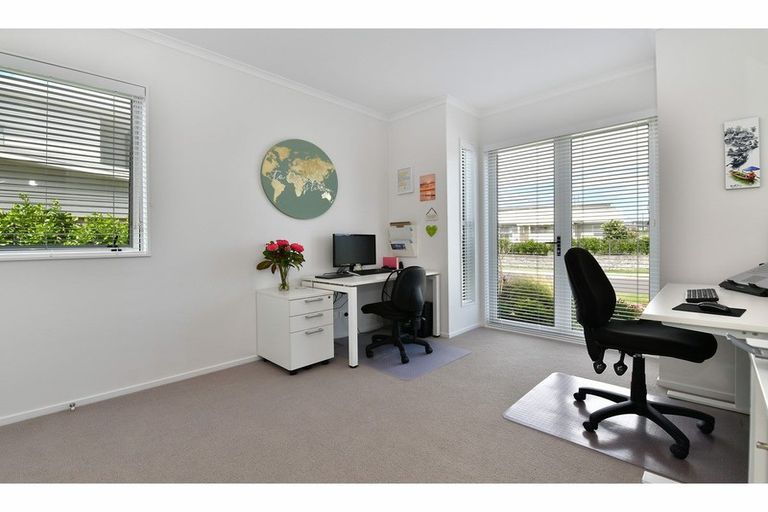 Photo of property in 6 Onekura Street, Red Beach, 0932