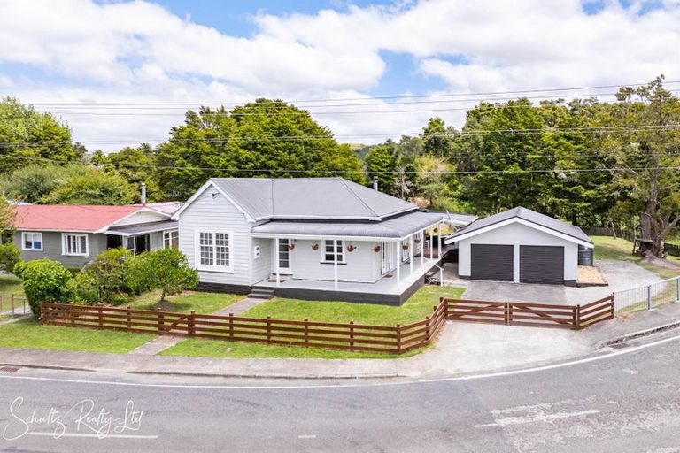 Photo of property in 17 Franklin Road, Paparoa, 0571
