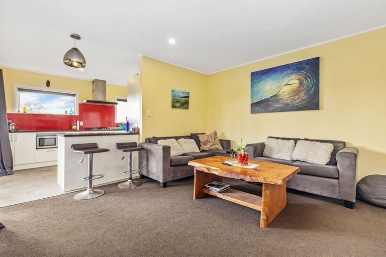 Photo of property in 1/10 Bishop Street, Green Bay, Auckland, 0604