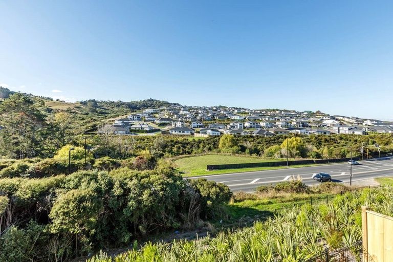 Photo of property in 32 Bine Crescent, Orewa, 0931