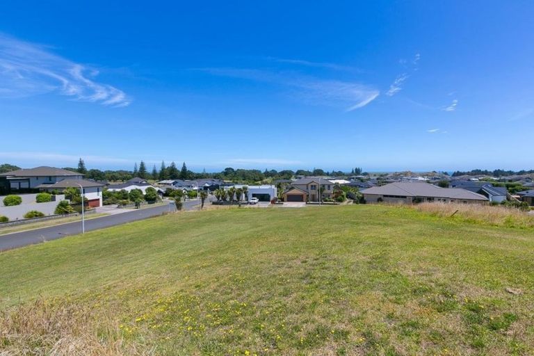 Photo of property in 20 Links Drive, Waiwhakaiho, New Plymouth, 4312