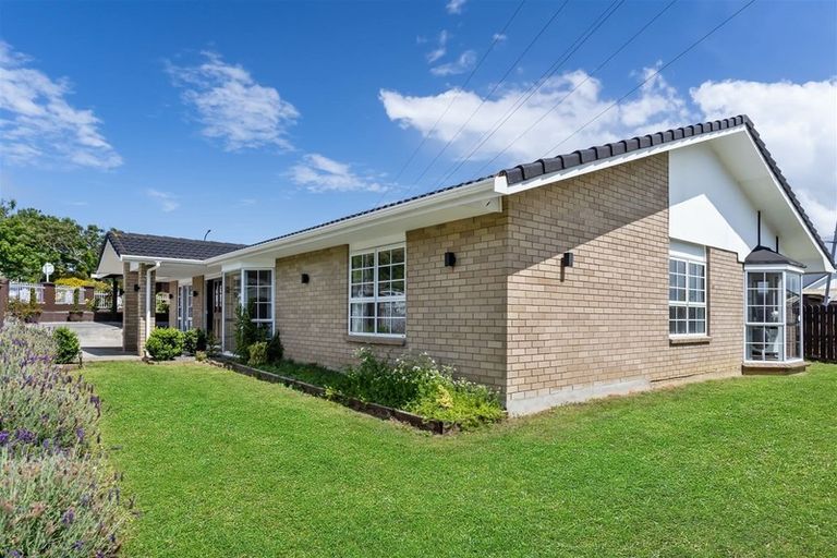 Photo of property in 121 Everglade Drive, Totara Heights, Auckland, 2105