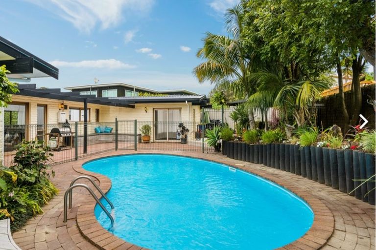 Photo of property in 43 Maxwelton Drive, Mairangi Bay, Auckland, 0630