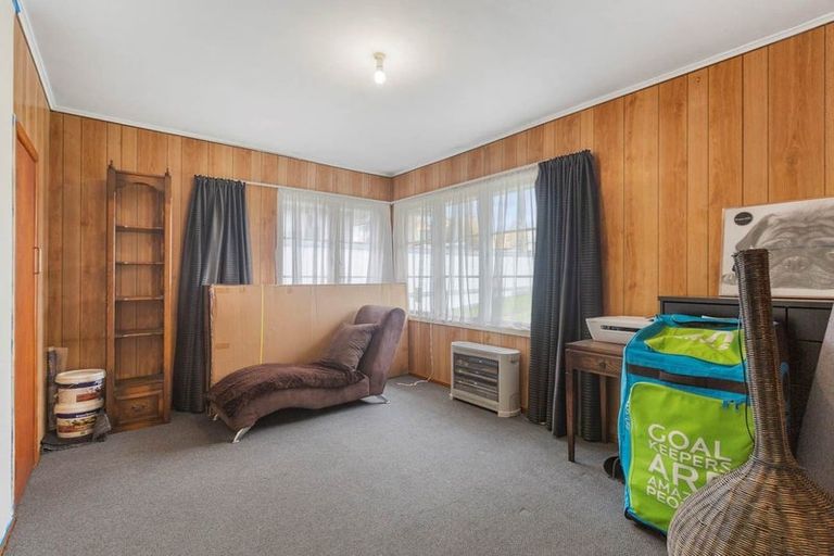 Photo of property in 19 Vodanovich Road, Te Atatu South, Auckland, 0610