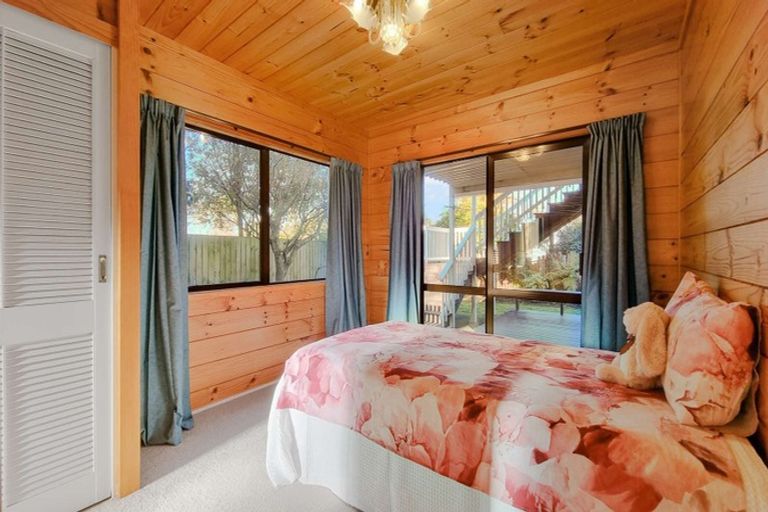 Photo of property in 13a Grand Vue Road, Kawaha Point, Rotorua, 3010