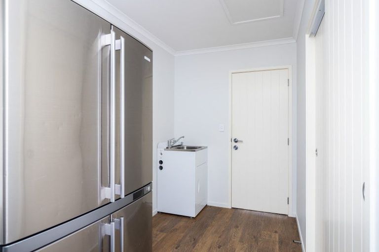 Photo of property in 3 Oakmont Crescent, Waiwhakaiho, New Plymouth, 4312