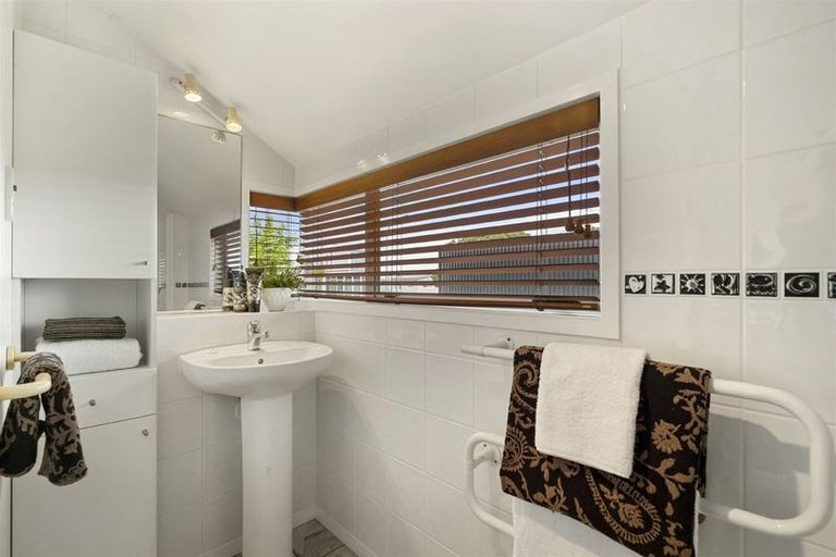 Photo of property in 316 Hurstmere Road, Takapuna, Auckland, 0622