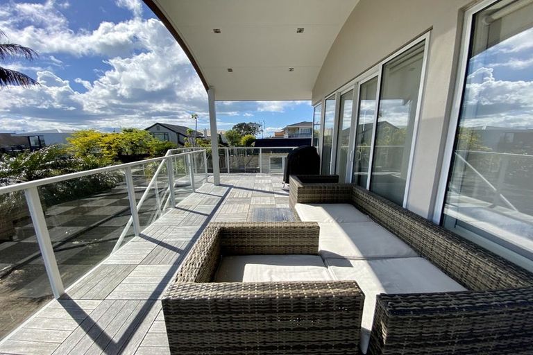 Photo of property in 1/43 Castor Bay Road, Castor Bay, Auckland, 0620