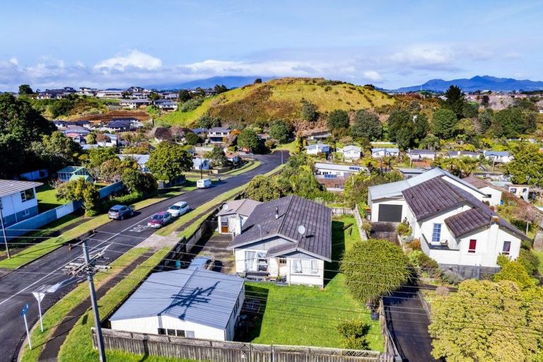 Photo of property in 93 Omata Road, Marfell, New Plymouth, 4310