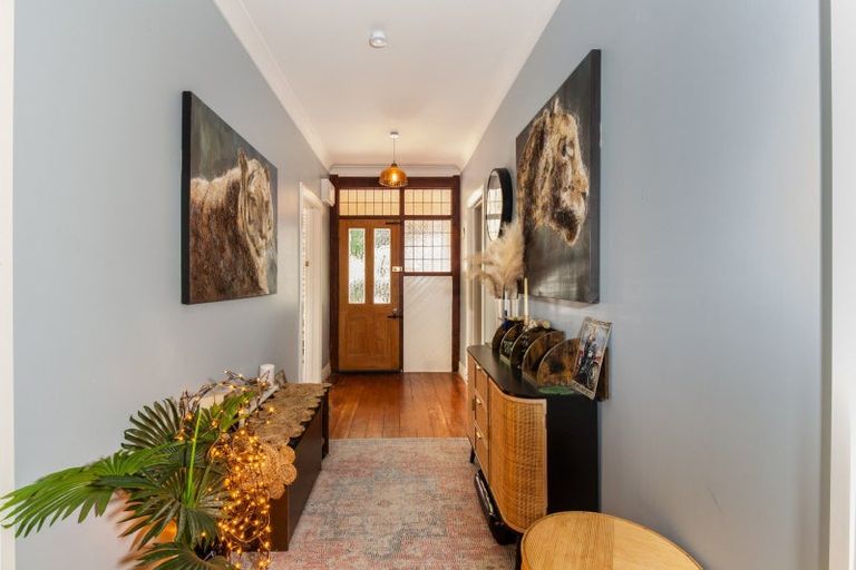 Photo of property in 124 Shakespeare Road, Bluff Hill, Napier, 4110